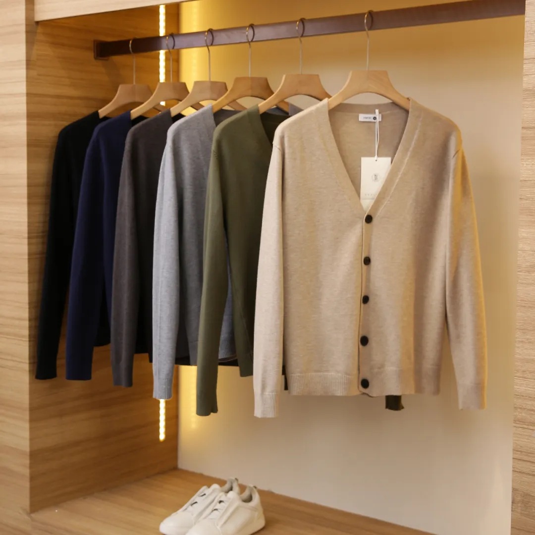 Autumn 2025 New Heavyweight Men's V Neck Knitwear Retro Versatile Casual Cardigan Knitwear Simple Jacket