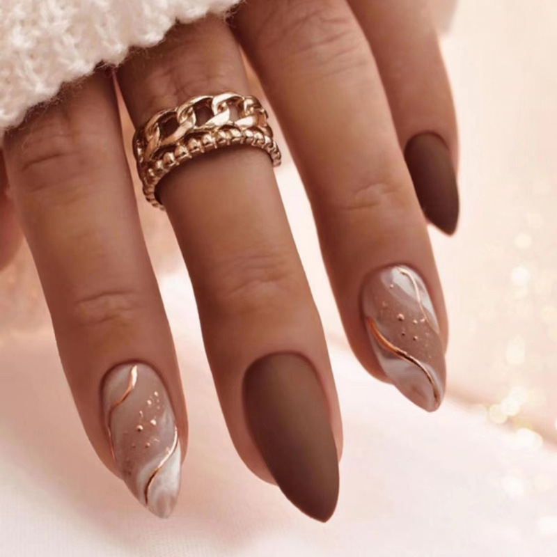 Autumn and Winter European and American Sweet Cool Spice Girl Wind Brown Gold Line Almond High-grade White Pure Desire Fake Nail Wear Armor