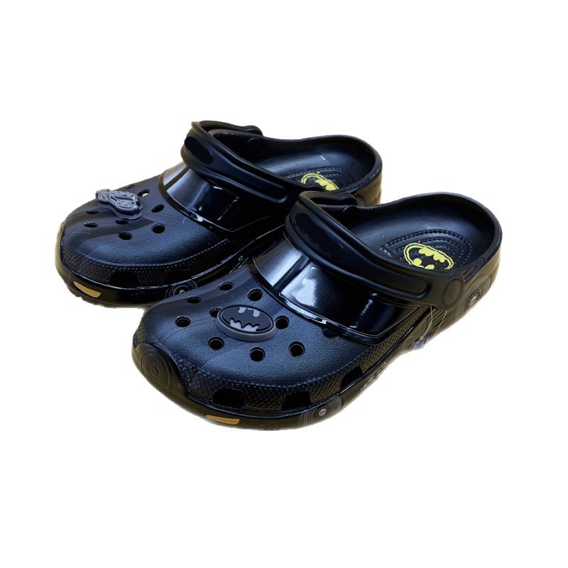 Gran fábrica al por mayor batman agujero zapatos al aire libre versátiles zapatillas de playa antideslizantes zapatillas para hombres simples zapatillas frías