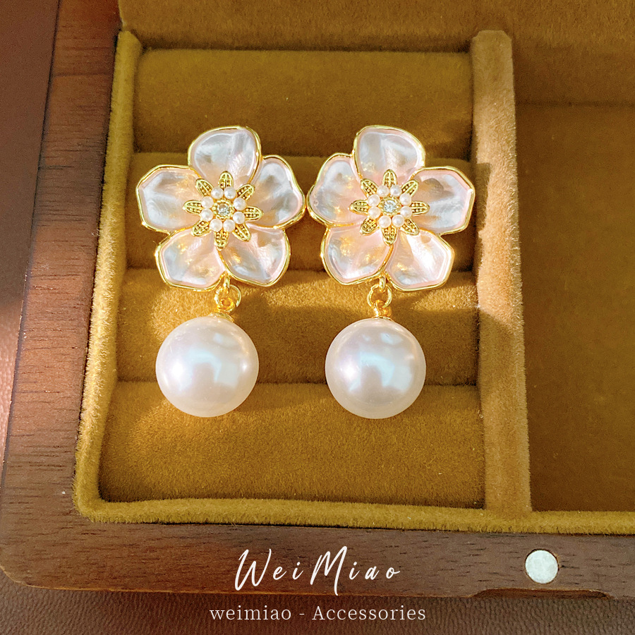 Agujas de plata de piedra de perla goteando aceite flor perla temperamento delicado pendientes de nicho ligero lujo alta sensación de auriculares al por mayor