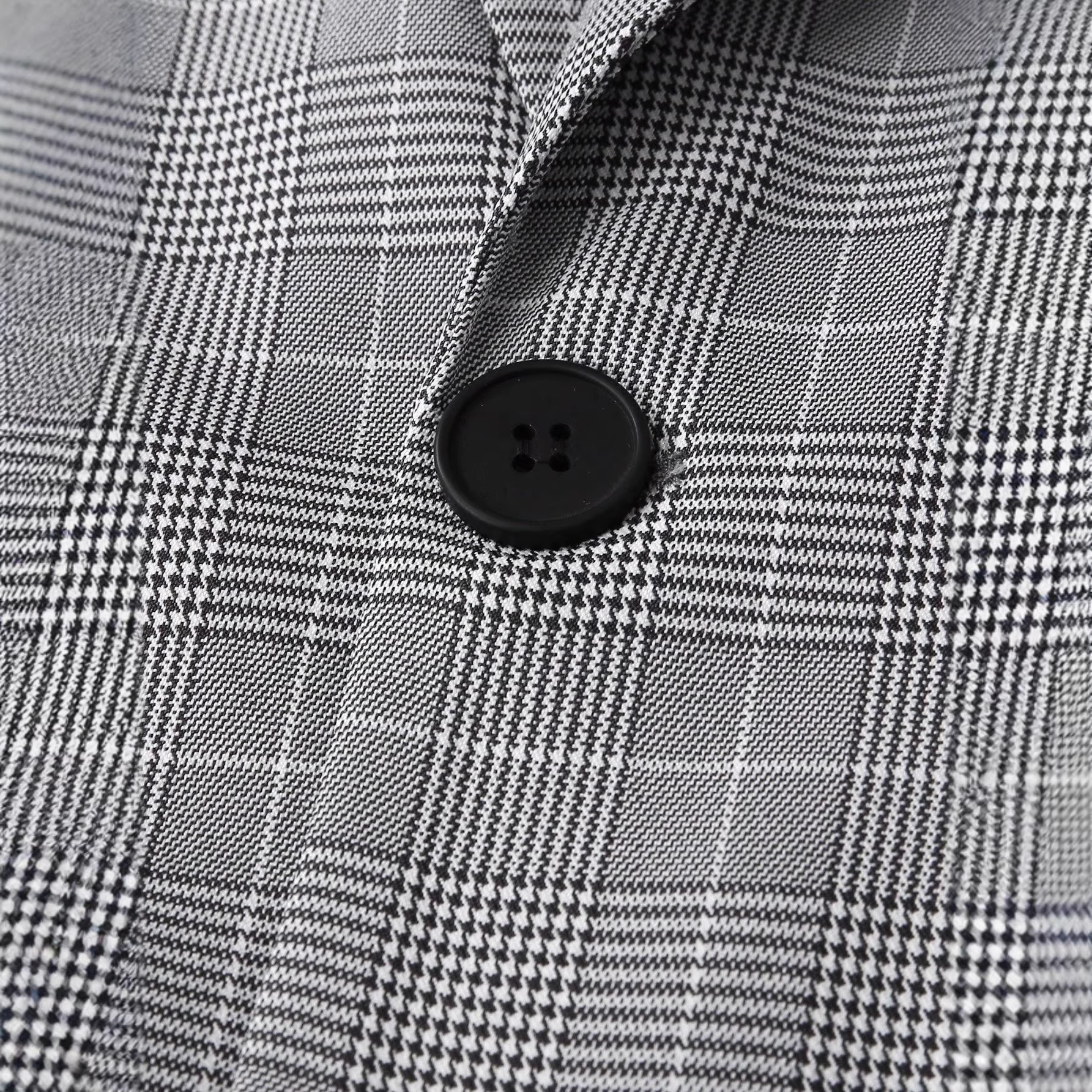 2026 Cross-Border European And American Suit Two-Button Plaid Notched Lapel Large Pocket Men's Blazer 250211_voghion.com