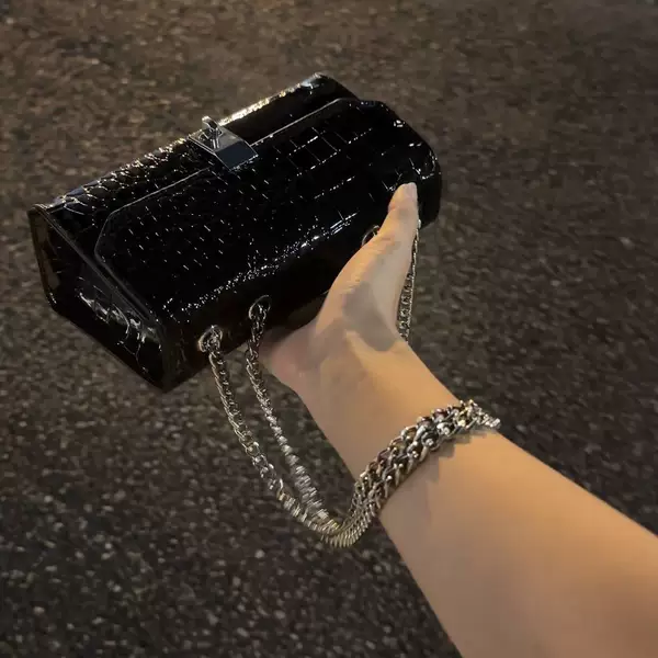 Women's Bag 20256 New Crocodile Pattern Chain Small Square Bag, Fashionable Versatile Shoulder Bag for Commuting, Simple Crossbody