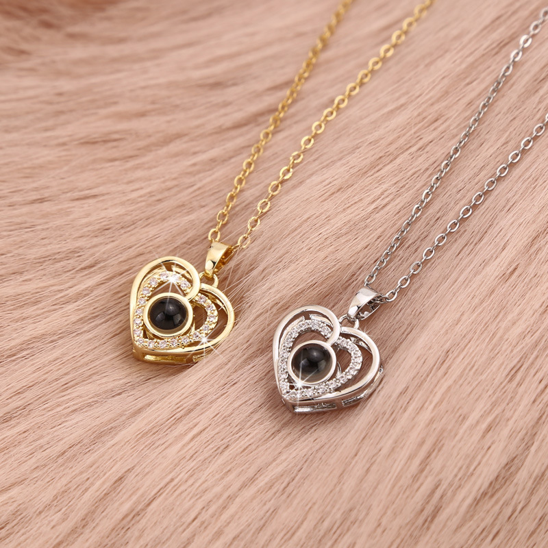 Collier mémoire d'amour projection 100 langues pour couple_voghion.com