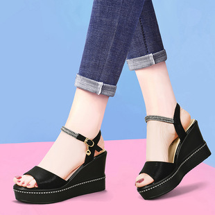 �����¸���ЬŮ2024�ļ��¿�r�аٴ�һ�ֿ��~����Ů�L���|�߸�Ь