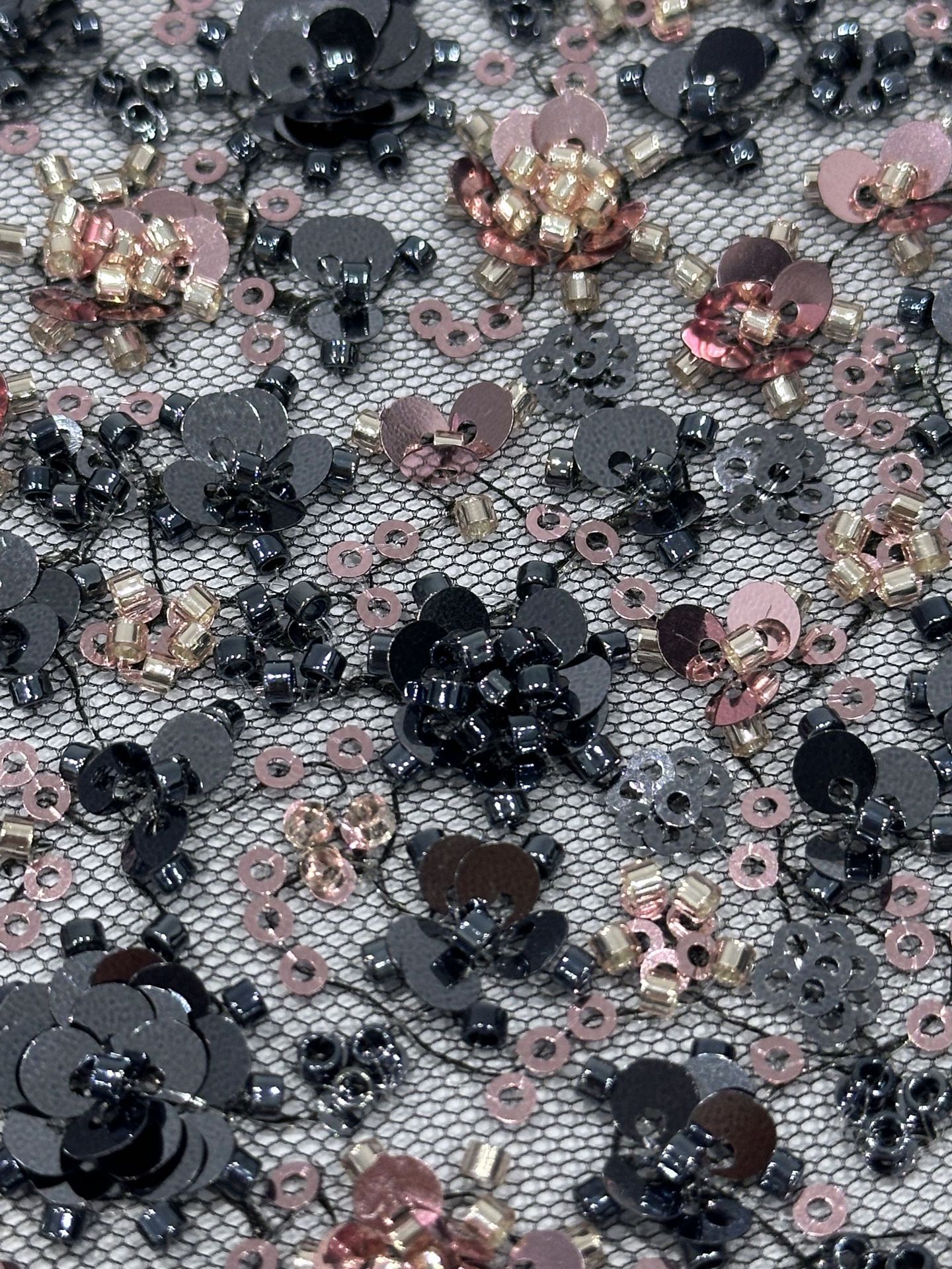 Fábrica de stock de doble color sequinilla pequeña flor de ciruela cuentas bordada tela de encaje vestido de boda moda sequinilla tela bordada
