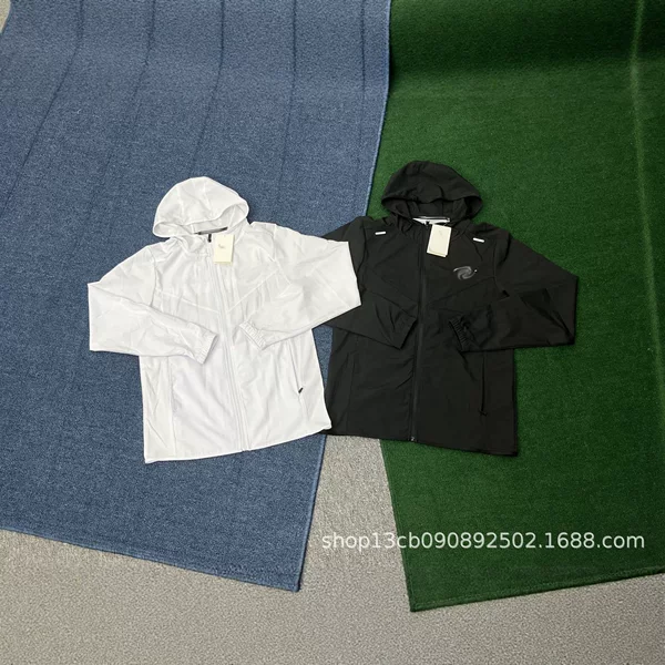 Spring and Autumn Long Windbreaker Jacket, Lightweight Anti-Wrinkle Fabric, Slimming, Simple and Elegant, Suitable for Daily Commuting and Outdoor Use