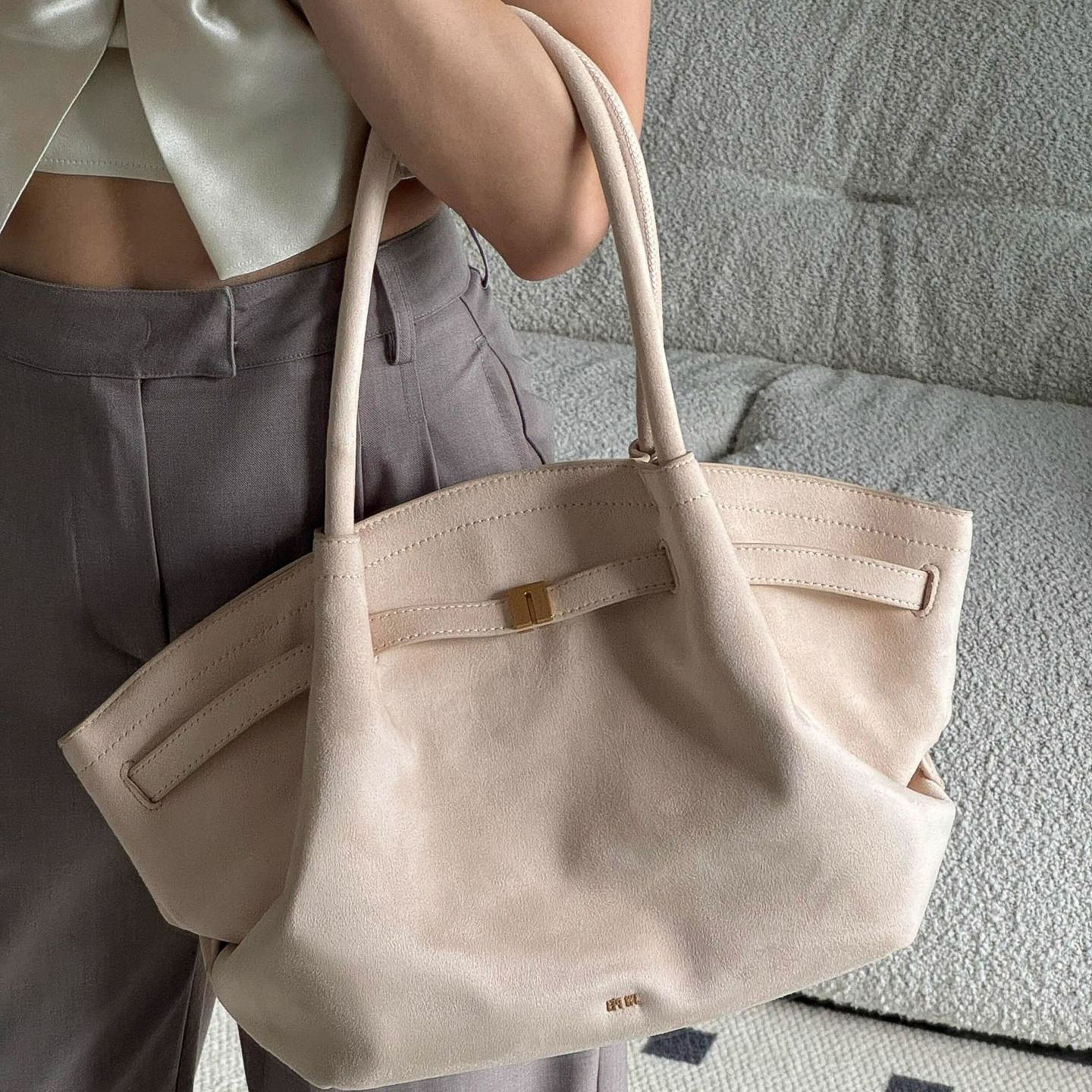 JW PEI Dumplings Bolso trapezoidal Pasaje de alta calidad Bolso de gamuza retro de gran capacidad Bolso de un solo hombro