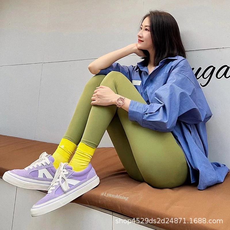 Classic low sneakers for men and women, sports shoes