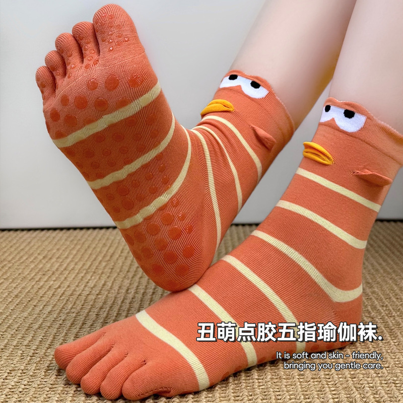 Women's five-toe socks are sweat-absorbent, breathable, non-slip with anti-slip grips, featuring a Bikini Bottom clownfish design, suitable for Pilates and yoga as mid-calf socks Women's five-toe socks are sweat-absorbent, breathable, non-slip with anti-slip grips, featuring a Bikini Bottom clownfish design, suitable for Pilates and yoga as mid-calf socks