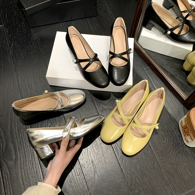 Хорошо носить обувь Мэри Джейн в Корейском стиле из Жемчужной овчины с жемчугом, 2023 Осенняя Толстая обувь на среднем каблуке с круглым ремешком, одиночная обувь для женщин