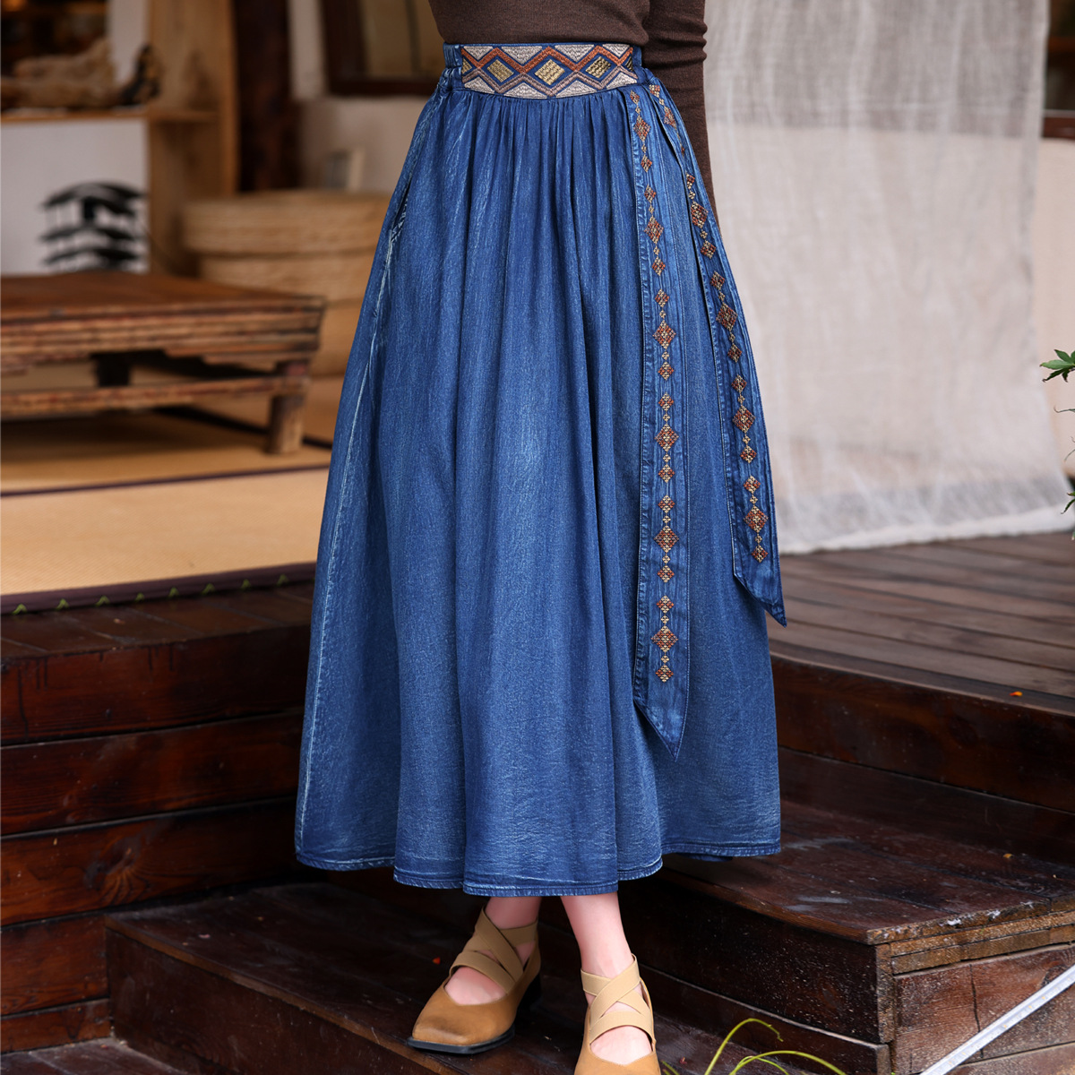 2025 Autumn and Winter New Niche Design Washed Denim Long Skirt Retro Versatile Embroidered Elegant Skirt 2271