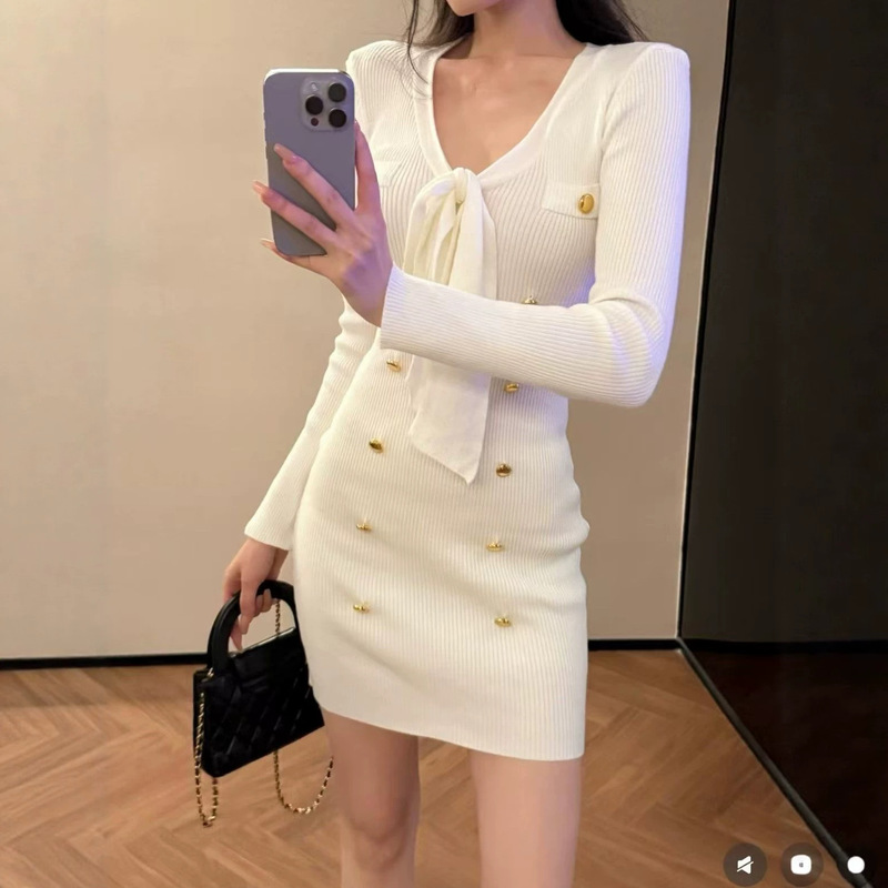 26 Autumn/Winter New Black Shimmer Slim-Fit Long-Sleeve Bow Small V-Neck Chanel-Style Knit Dress for Women