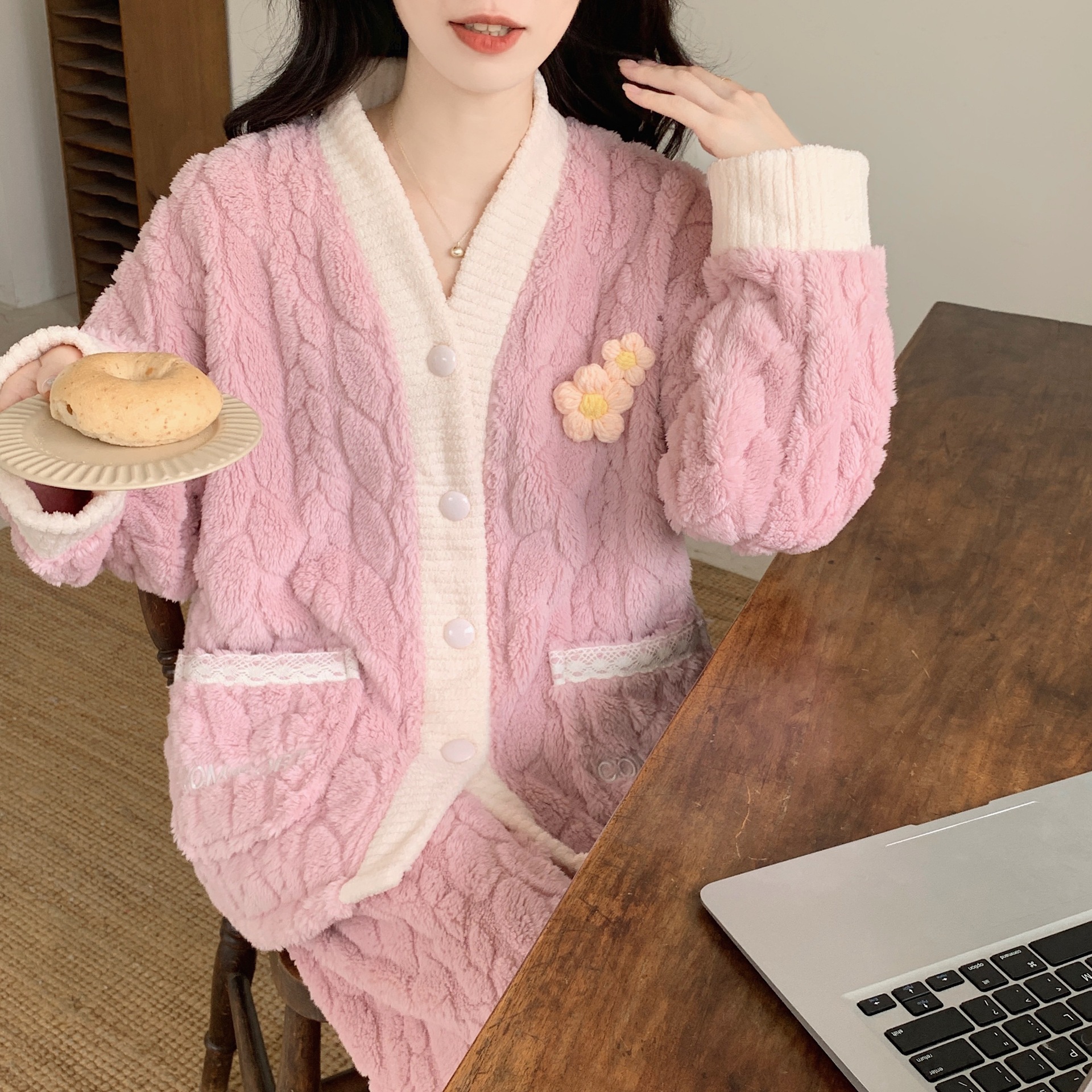 Invierno nuevo coral fleece pijamas para las mujeres de lana forrada engrosada caliente simple dulce niña franela desgaste del hogar traje