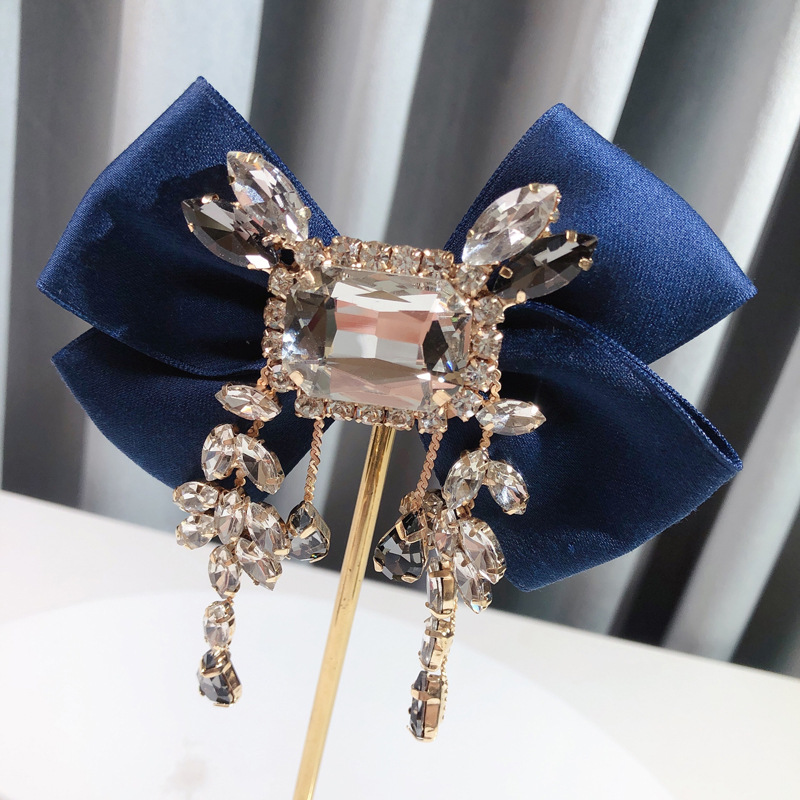 Nueva moda estilo Chanel aleación broche rhinestone color sólido retro estilo británico pajarita joyería femenina