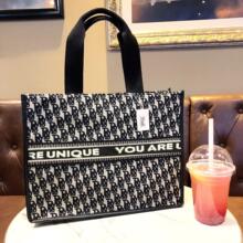 �F���ڰ���ĸ�����������A4�ļ����r�з�����������|�ϰ�ͨ�ڰ�