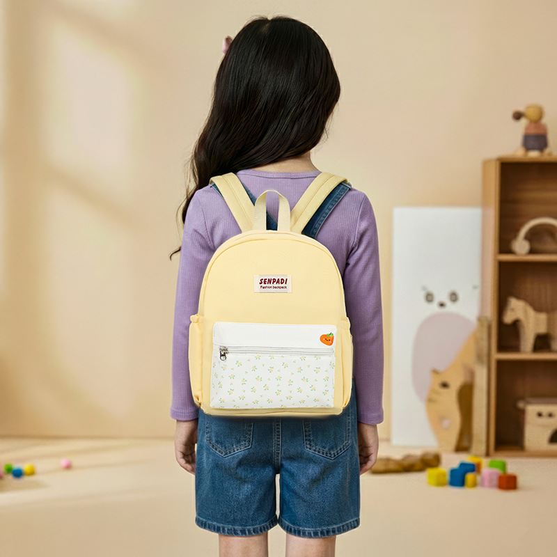 Literatura y arte frescas pequeñas flores cortadas mochila de niños y niñas, mochila de estudiantes de escuela primaria de color extranjero 2026 nueva mochila infantil