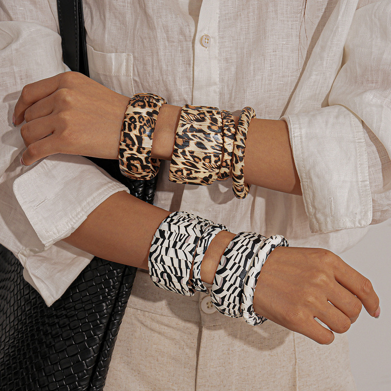Autumn and Winter European and American Artificial Leather Leopard Print Zebra Print Open Bracelet Retro Niche Elegant High-End Hand Jewelry for Women