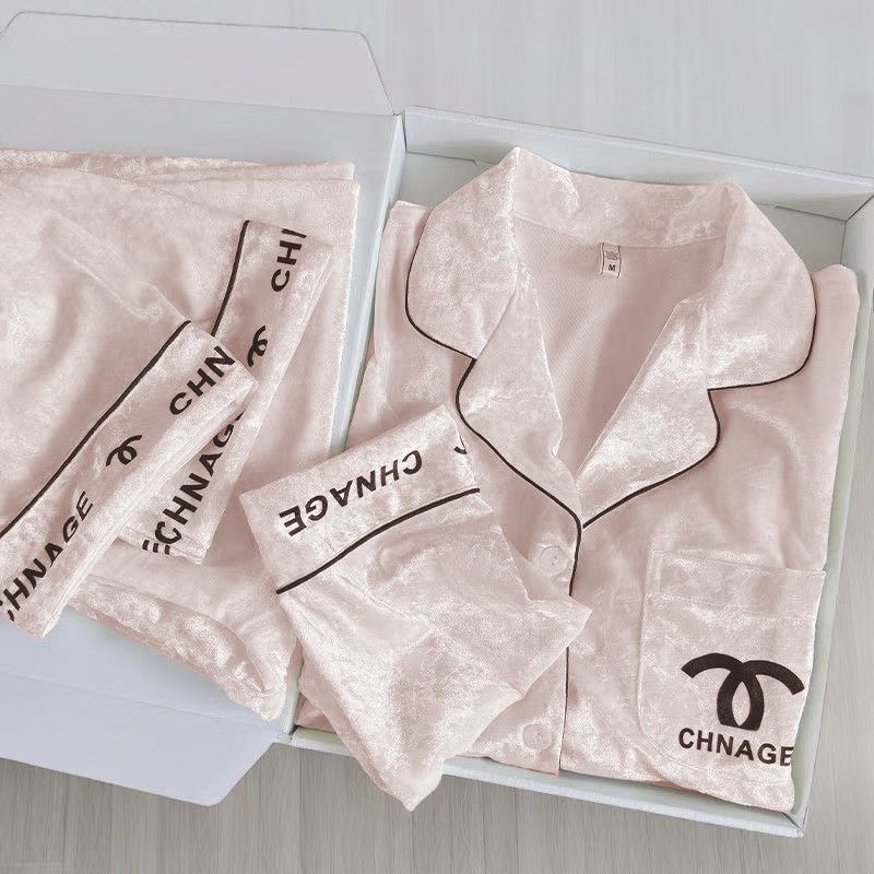 Golden Velvet Pajamas Women's Autumn and Winter Long-sleeved Light Luxury High-end White Letter 2024 New Internet Celebrity Home Clothes suit Golden Velvet Pajamas Women's Autumn and Winter Long-sleeved Light Luxury High-end White Letter 2024 New Internet Celebrity Home Clothes suit