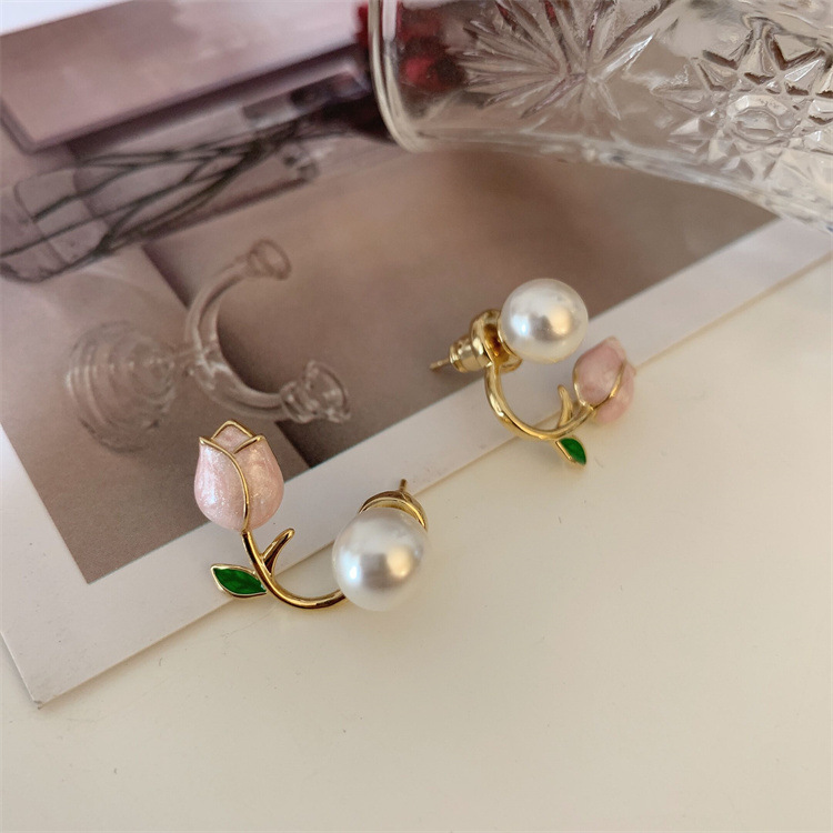 Tulip Pearl Earrings 1