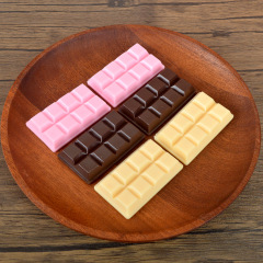 食品チョコレートの模型をシミュレーションして食べて遊ぶチョコレートのビスケットのDIYの部品の装飾品の置物の道具をシミュレーションします。