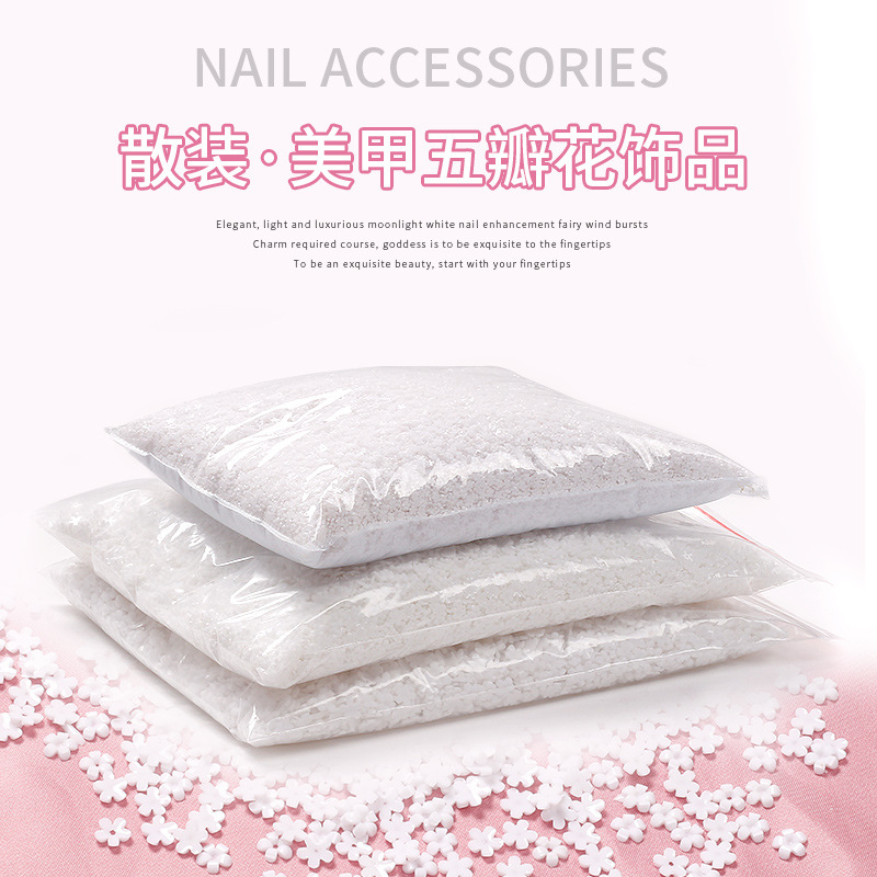 Popular manicura popular en línea de cinco pétalos de joyería de flores elegante estilo blanco resina tridimensional pequeña flor 500g a granel