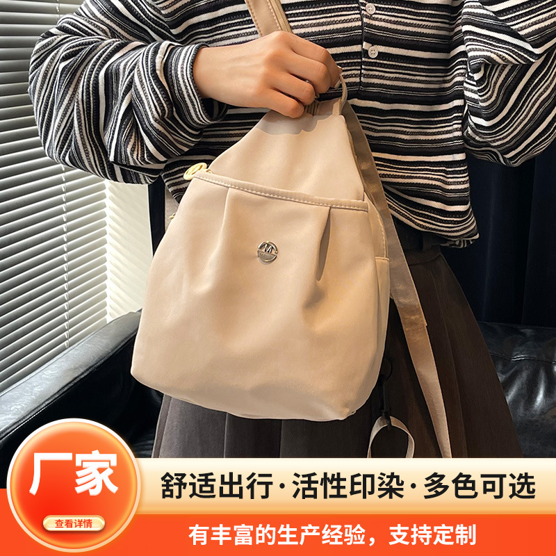 时尚单肩斜跨双肩包男女牛津布休闲简约轻便背包外出大容量旅游包