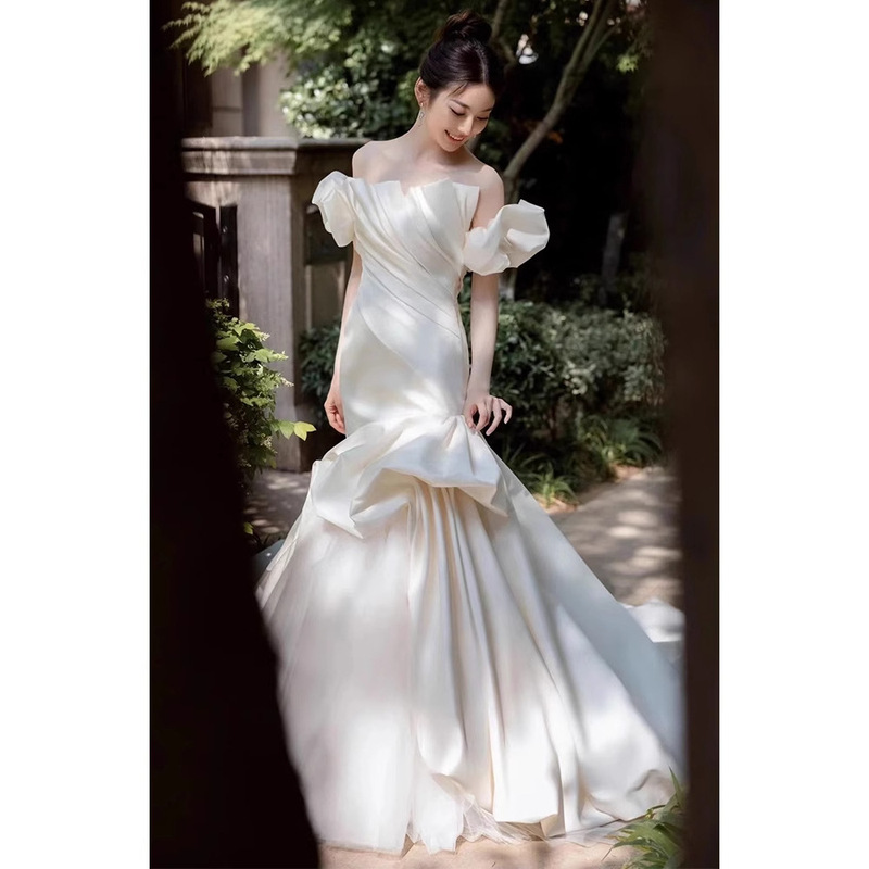Fashionable Satin Mermaid Light Wedding Dress 2026 New Style Bride Off-Shoulder French Light Luxury Strapless for Reception and Travel Photography