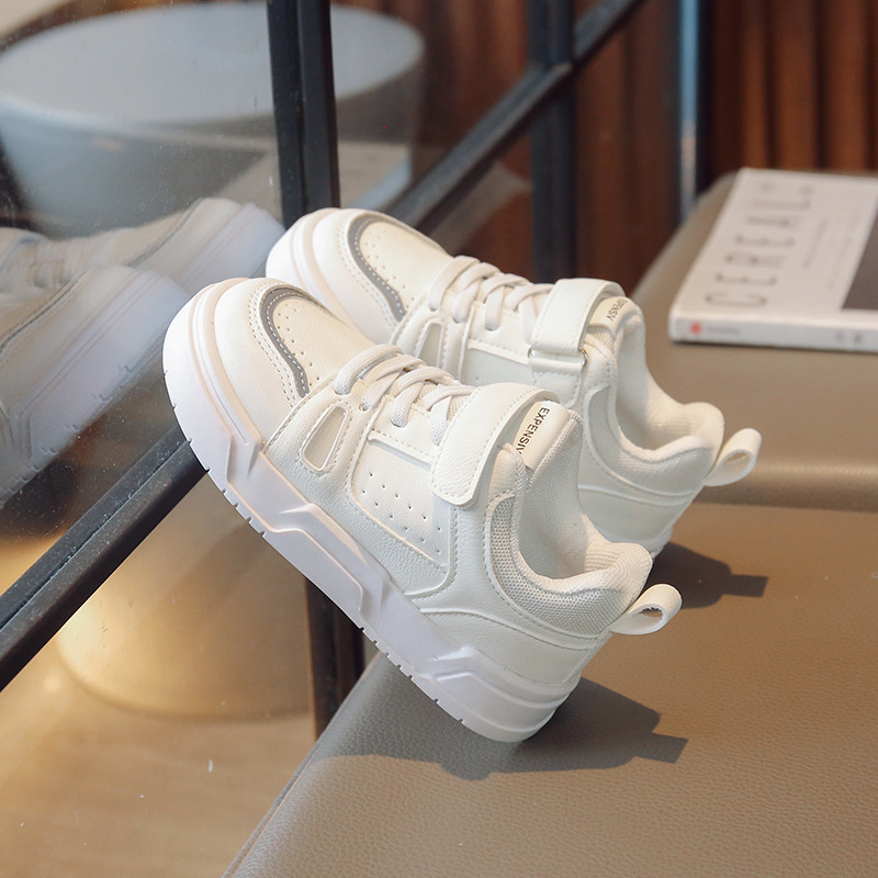 Venta al por mayor de calzado infantil para primavera y otoño 2025, zapatillas deportivas para niños, zapatillas deportivas blancas para estudiantes, zapatillas deportivas populares para niños, dropshipping