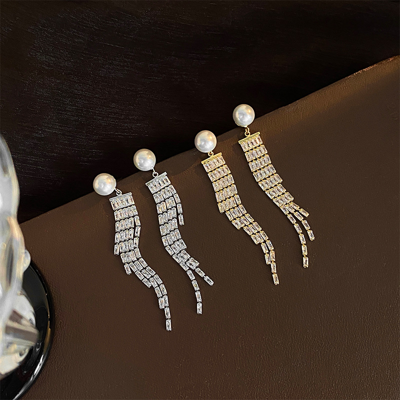 Fashionable design sophisticated elegant universal earrings pearl