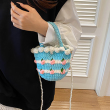 bagsë��ᘿ�����С����Ů�߼���ͨ��ˮͰ��б����Gɫ�֙C���羳