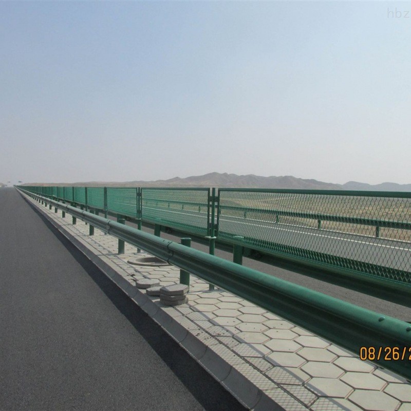定制高速公路两侧隔离网铁护栏钢板网护栏网防抛网公路防护专用