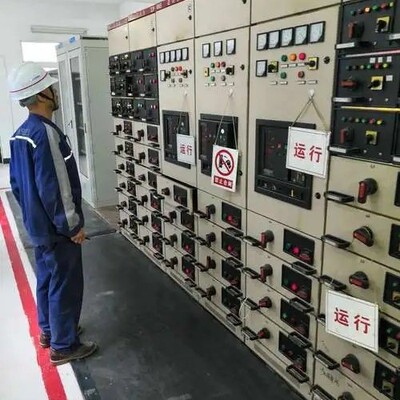 Крупный производитель по переработке трансформаторов высоковольтных распределительных шкафов занимается отходами и залежавшимися материалами, приобретенными в распределительном помещении.