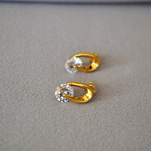 Japanese and Korean fashion, simple, exquisite, compact, personality, shining zircon temperament, 925 silver needle earrings, daily commuting