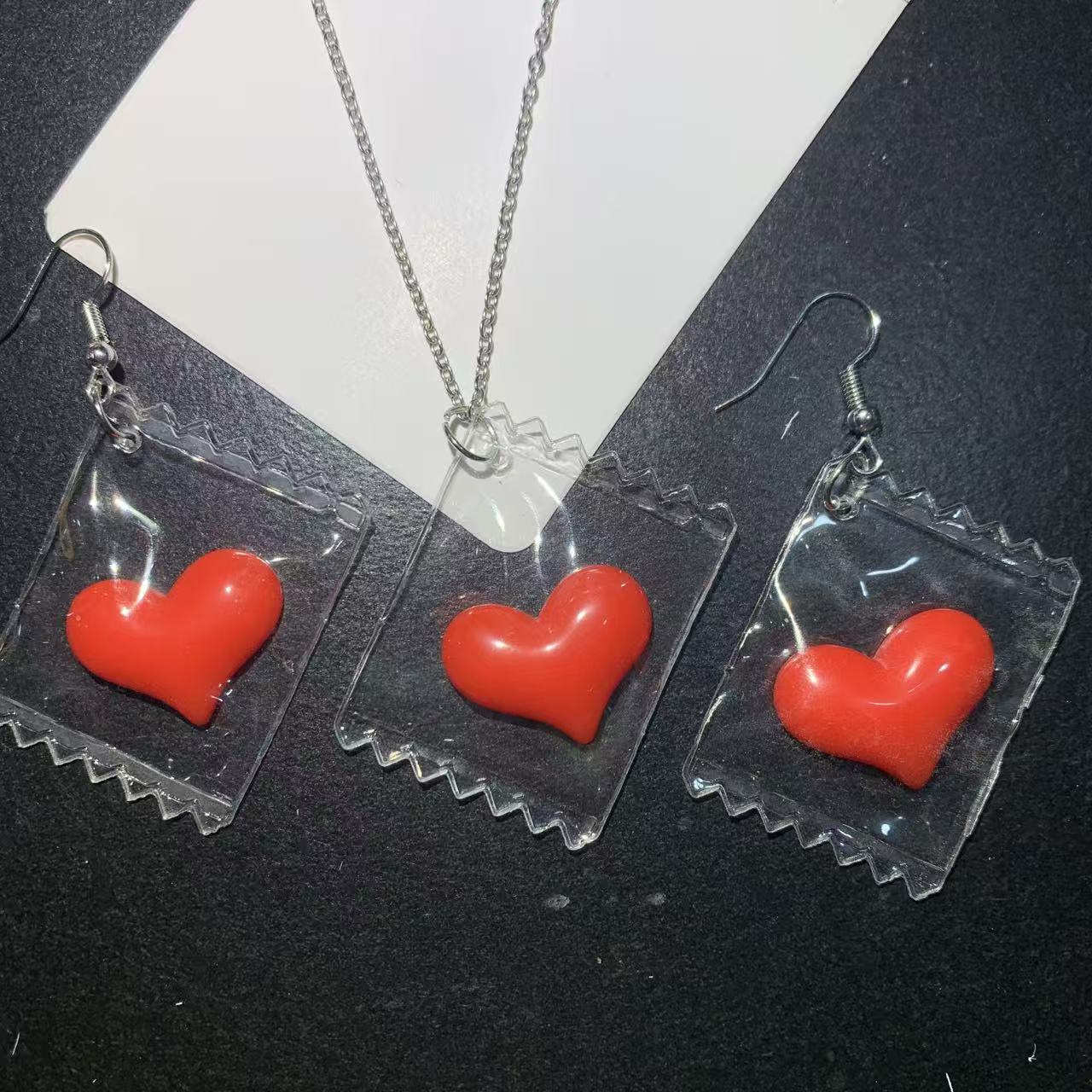 Oversized Sculptural Clear Acrylic Clip-on Earrings Modern Design_voghion.com