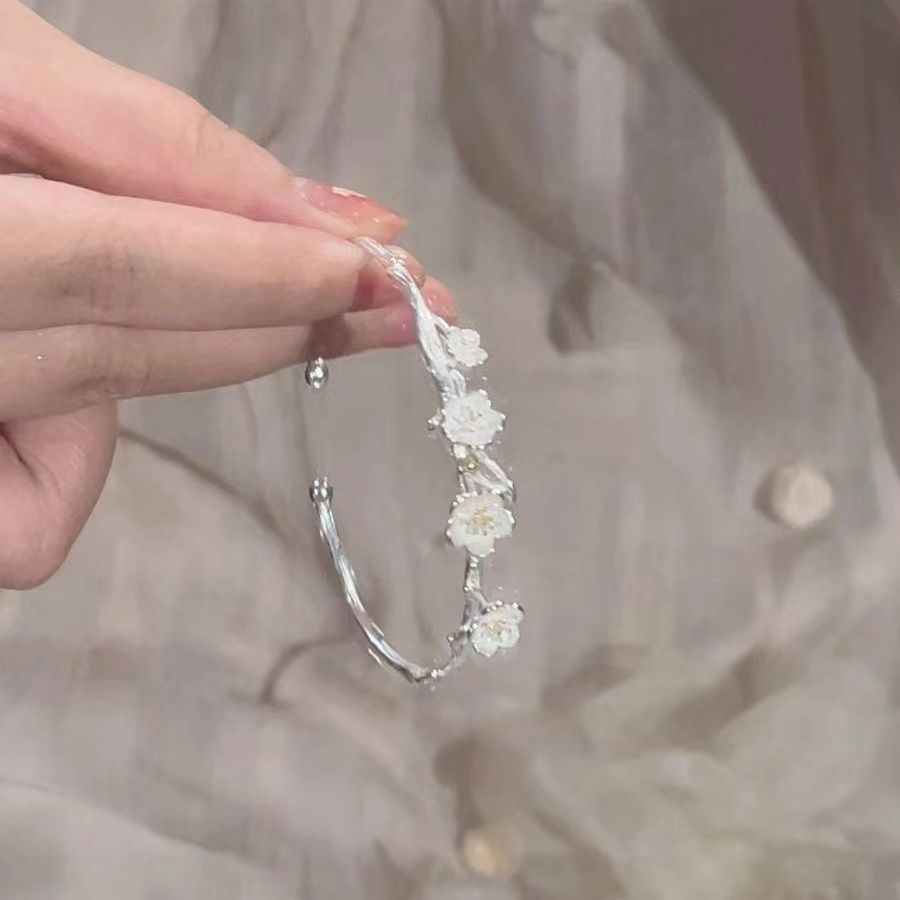 Brazalete de osmanthus en nicho dulce estudiante simple temperamento frío viento amigo pulsera abierta pulsera de corazón de niña