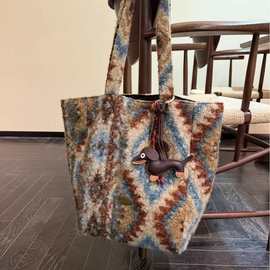 秋冬新款民族风复古毛呢格子单肩包大容量布包通勤手提包法式布包