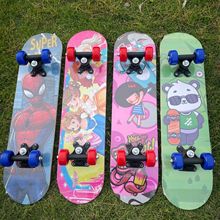 新款儿童哪吒魔童闹海滑板男生女生初学者PVC轮四轮双翘滑板3-6岁