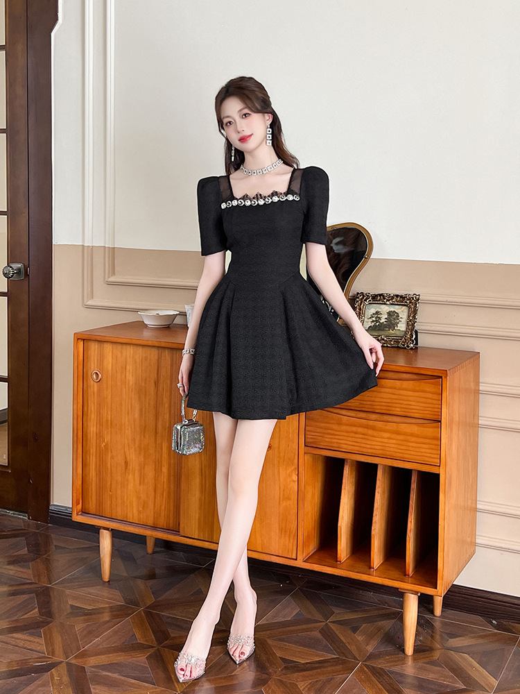 Váy đen bồng xòe cổ vuông thắt eo kiểu công chúa — Màu đen