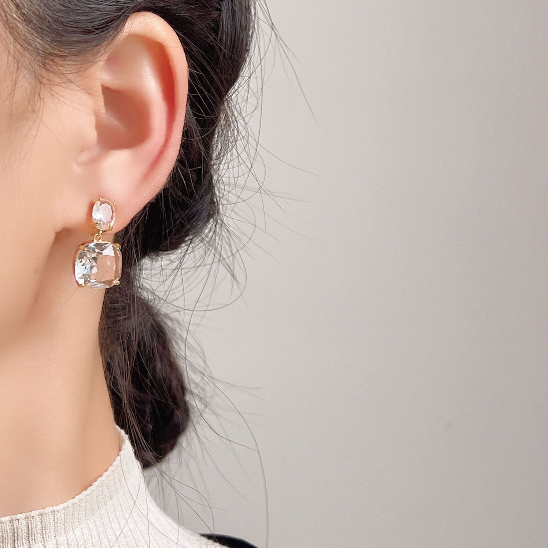 EH242 invisible de una sola pieza mosquito bobina clip de oreja sin perforado simple cuadrado transparente cristal pendientes gotas para los oídos espárragos