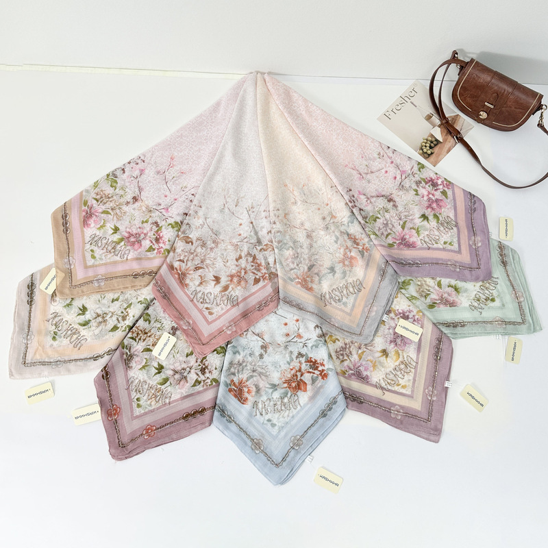 Classic Printed Square Scarf 110cm Sun Protection Shawl Neck Scarf Travel Scarf Factory Wholesale
