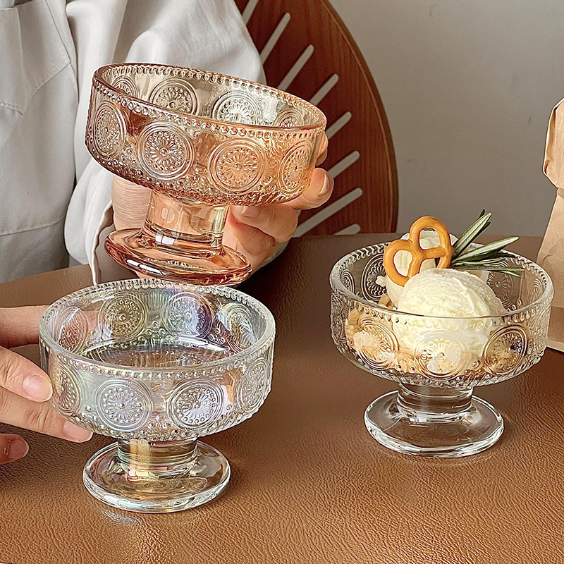 風のアイスクリームのボールの杯のガラスのヨーグルトの碗の高い足のデザートの碗の高い顔の値のアイスクリームのシェイクのプリンのムースの杯|undefined