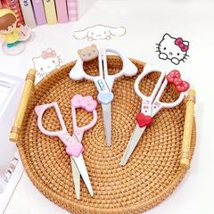 かわいい漫画のクロミハサミの美楽迪ハサミ家庭用学生の手帳シールはステンレスの切り紙のナイフを裁断します。