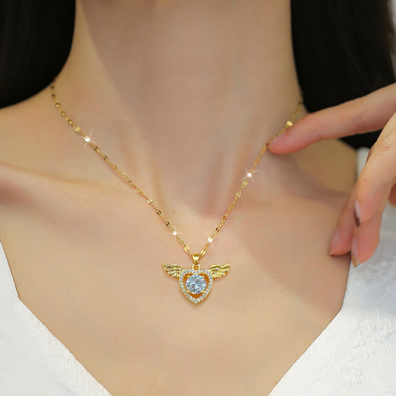 Collar de corazón con alas en acero titanio y diamantes_voghion.com