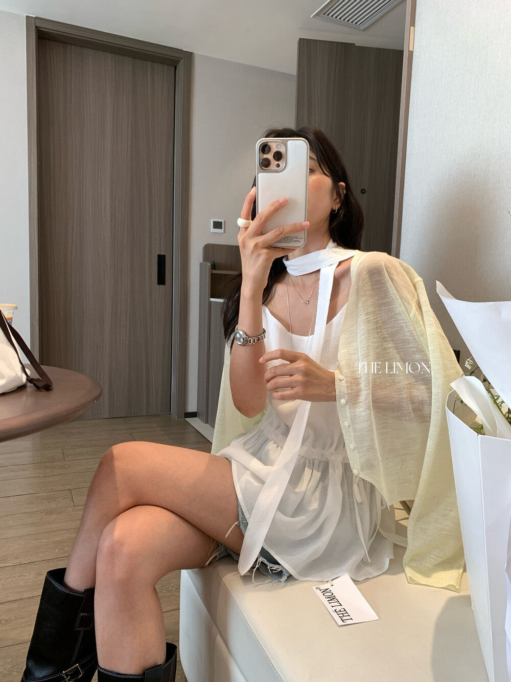Áo khoác vàng nhạt