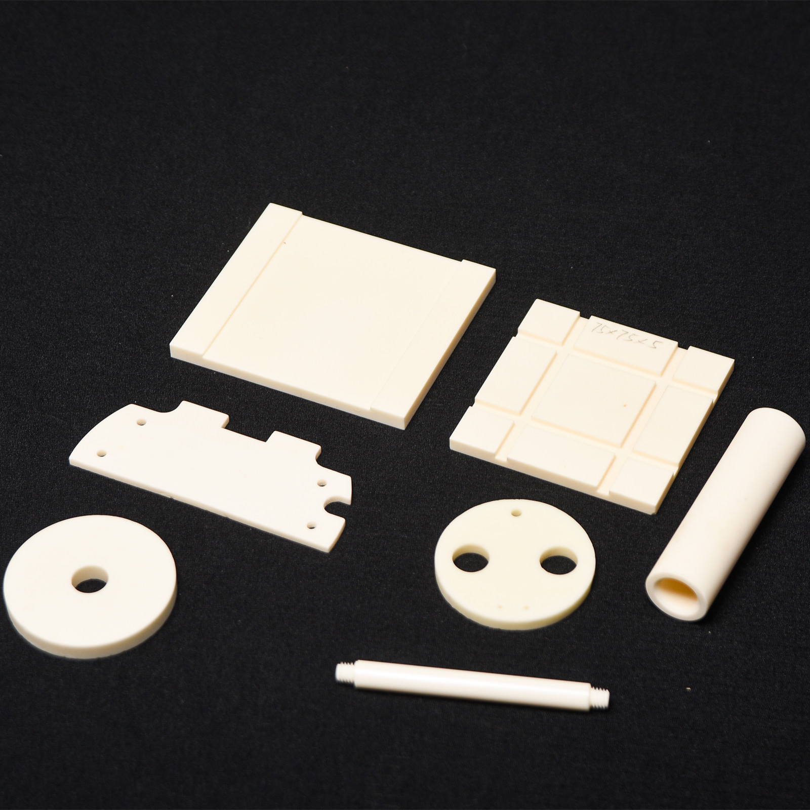 氧化铝99陶瓷绝缘高温工业电器发热陶瓷垫片加热板厂家散热片