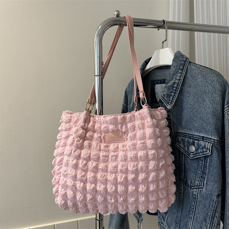 Estilo coreano de las mujeres estilo occidental plisado bolso de hombro de las mujeres 2023 textura de cercanías color sólido bolso de las axilas bolso de mano del todo fósforo moda