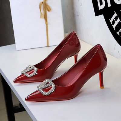 8351-AK202 European and American style sexy red base patent leather rhinestone V-buckle decoration pointed shallow mouth