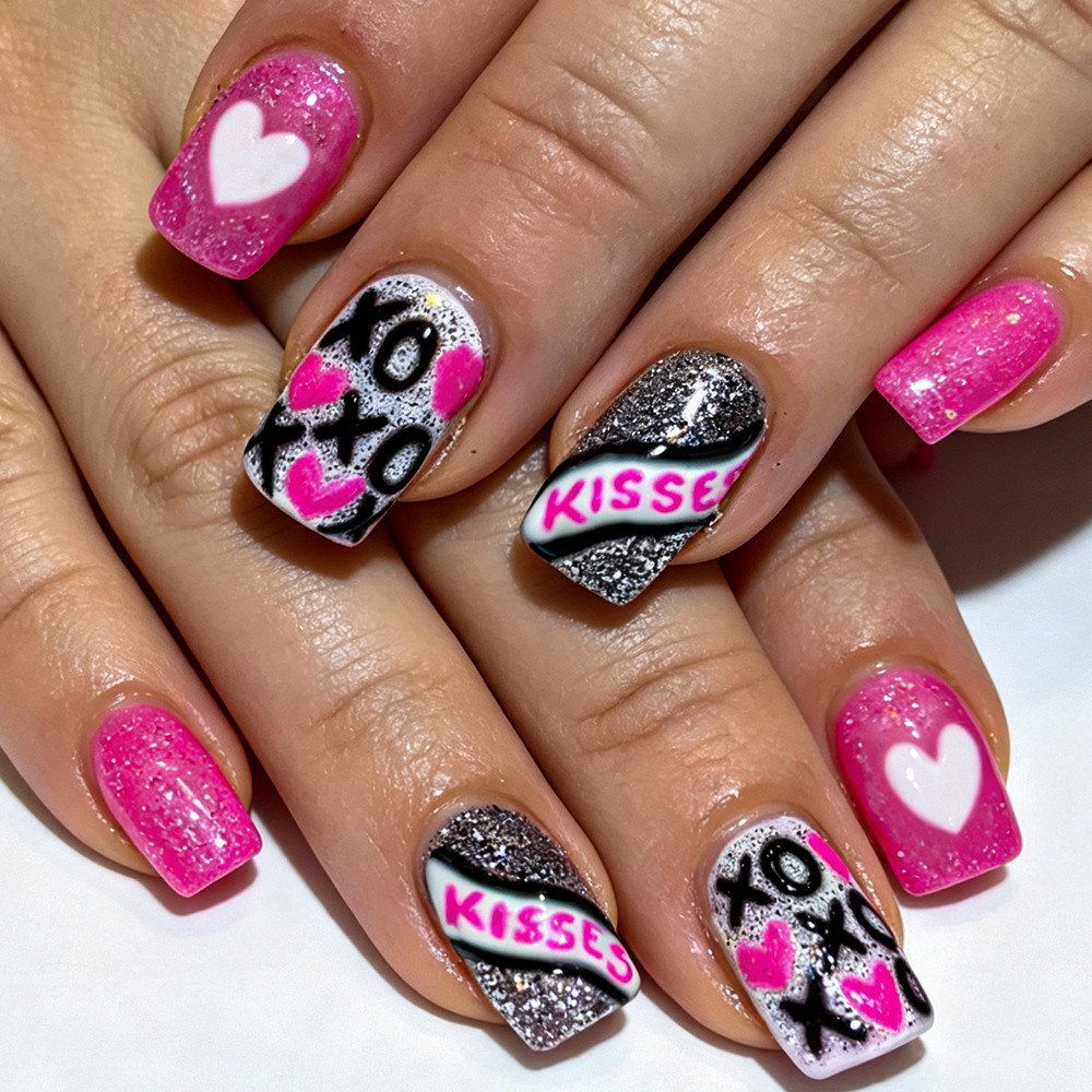 Chinese Glossy Cross-Border Valentine's Day Nail Tips, Heart-Shaped Silver Glitter Fake Nails, 24 Pieces, Nail Art Wholesale