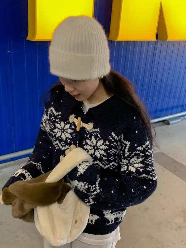 欧美跨境2025秋季女式针织衫文艺复古北欧风牛角扣雪花毛衣女外套|undefined