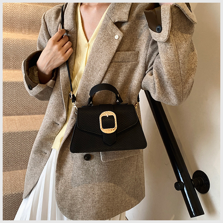 Cross-border wholesale niche design commuter crossbody bag for women 2024, fashionable and versatile women's single-shoulder armpit small square bag undefined